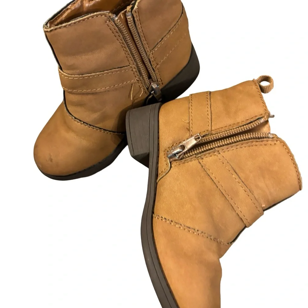 OshKosh B'gosh Little Kids Tan Ankle Booties Size 8M Toddler